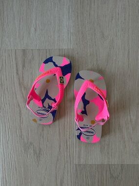 Havaianas Kids Neon Pink Patterned Flip Flop Sandals